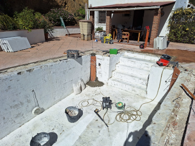 repairing the cracks in a swimming pool